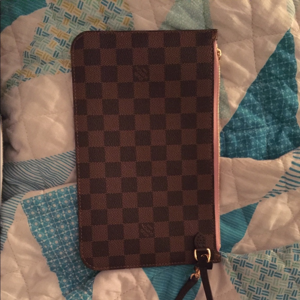 AUTHENTIC Louis Vuitton pochette